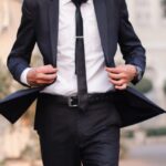 いまどきの若者はネクタイピンを使う?プレゼントの意味などを解説