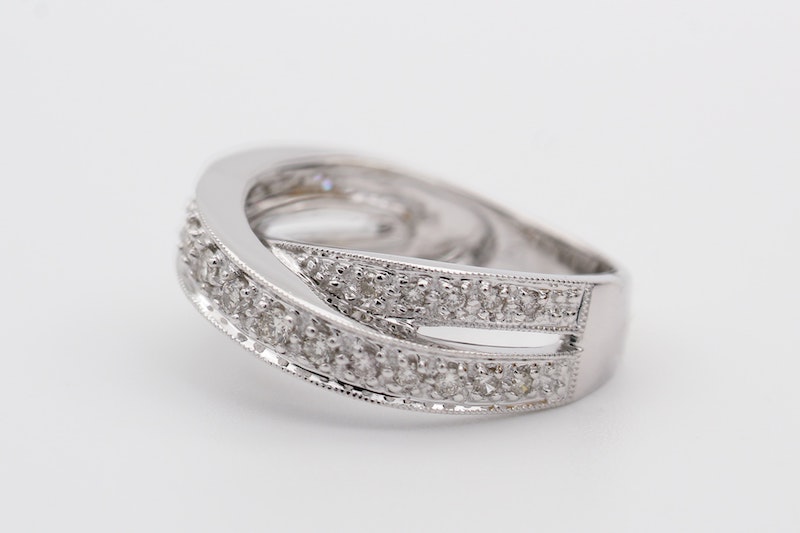 メレダイヤの結婚指輪で後悔した4つの理由｜つけっぱなしで「ダイヤが取れた」