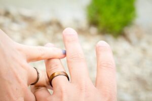 安物の結婚指輪で後悔する理由は？｜後悔しないための対応策も