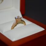 【年収2000万円の人向け】婚約指輪の相場やおすすめのブランド