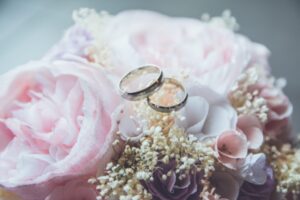 花束　結婚指輪