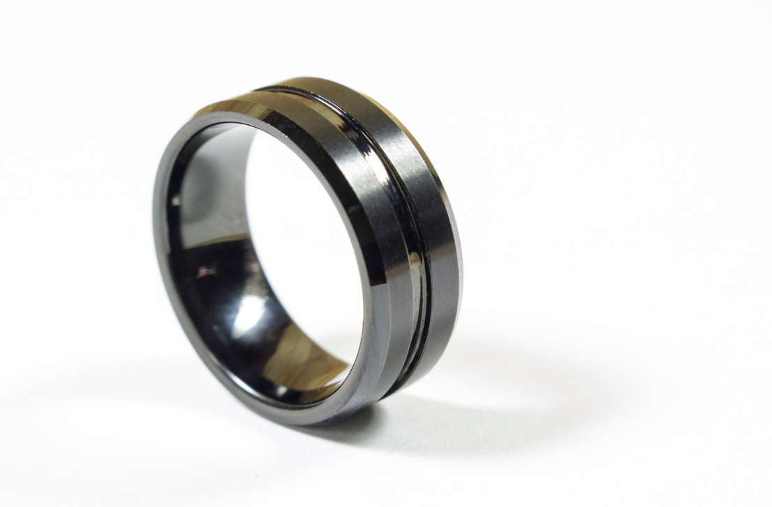 結婚指輪選び - タングステンとステンレスの違いを解説